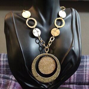 Hammered Gold Tone Glitter Circle Necklace